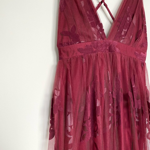 Showpo.💃🏼Size S Marissa Velvet Applique Tulle Plunge Maxi Dress in Wine - Picture 5 of 12